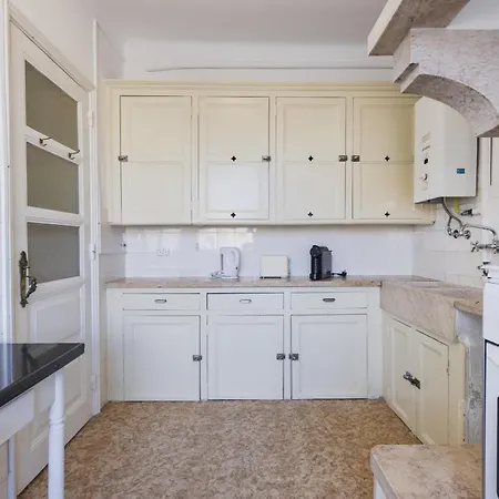 Daire Joao Azevedo Coutinho *