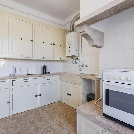 Apartman Joao Azevedo Coutinho *